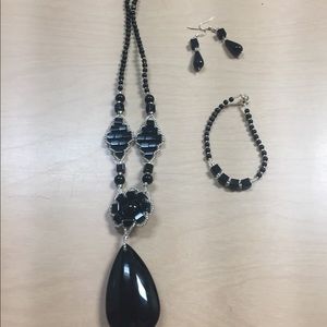 Black set of Collar, earrings, bracelet